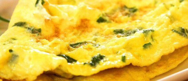 Víte, jak se správně dělá omeleta a co se do ní dává?