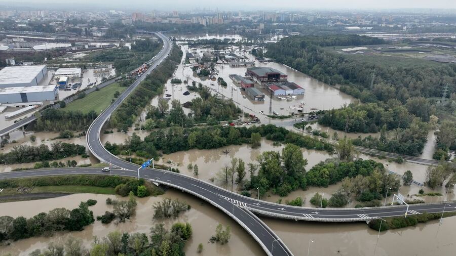 zaplavená městská část Mariánské Hory, Přívoz, velký kruhový objezd D1